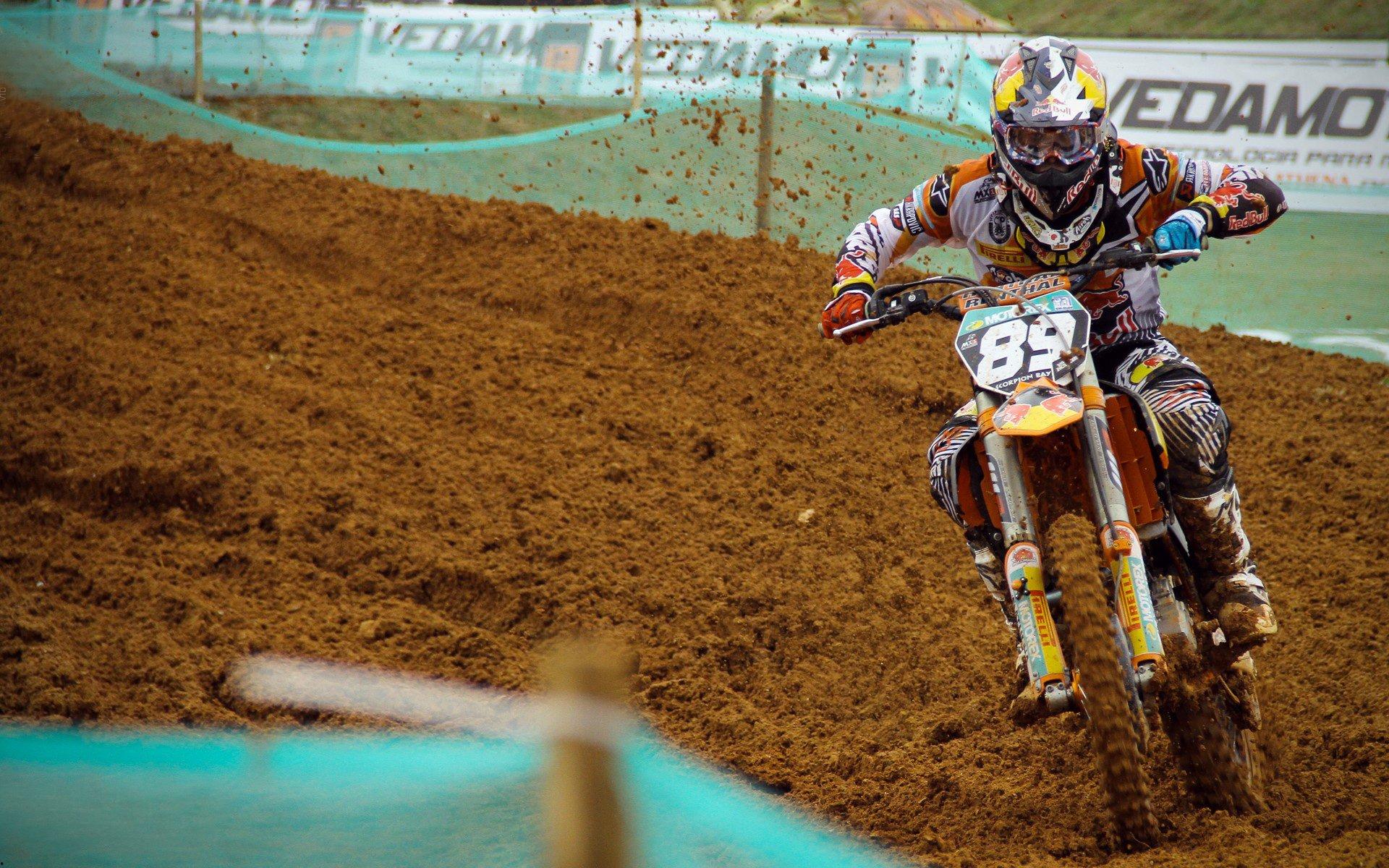 胜利有意巴萨中场伯纳尔，归化名额或成转会关键筹码